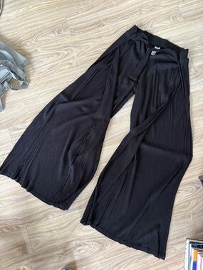 Women's Wide-Leg Black Flowing Pants